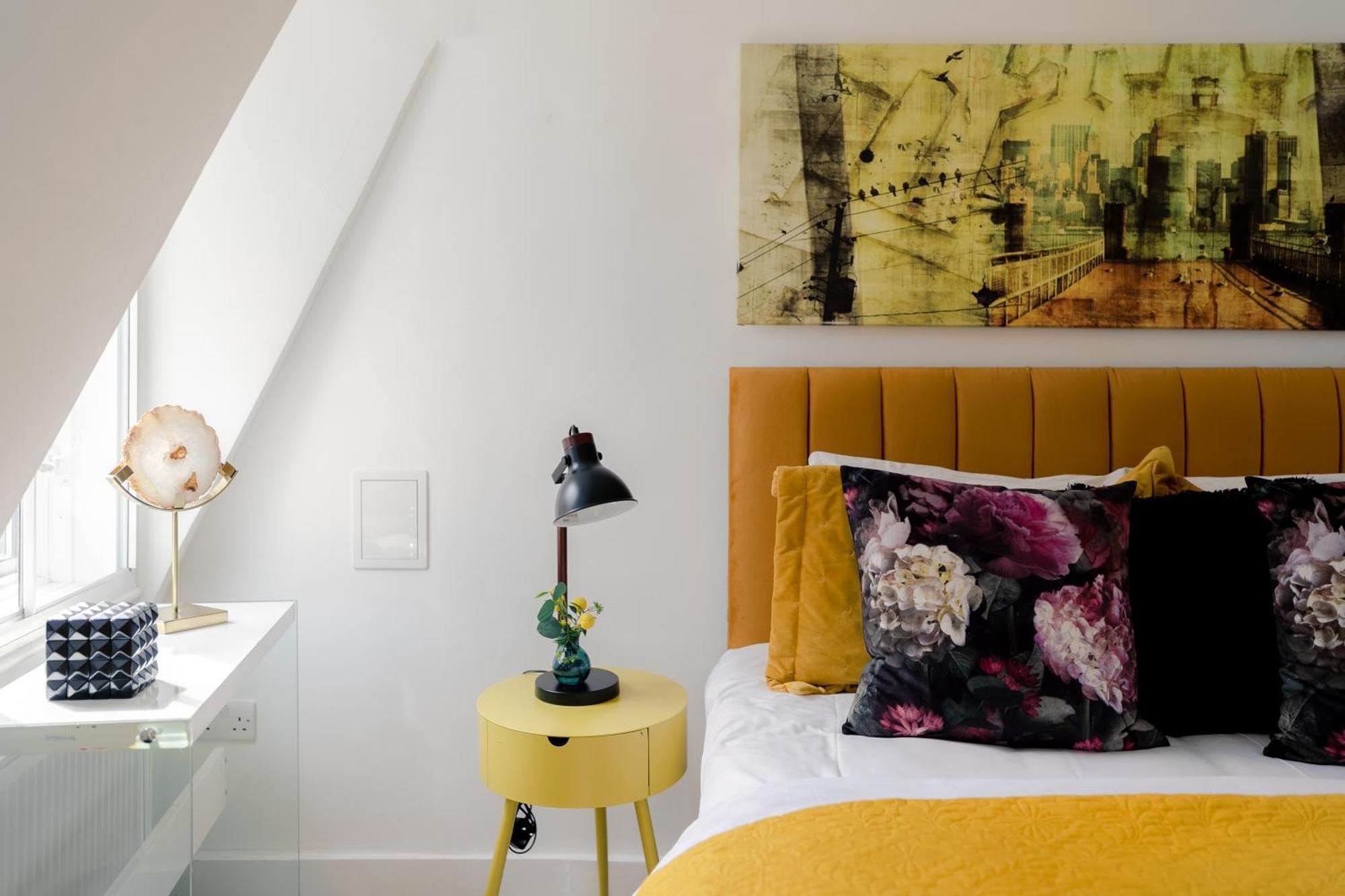Апартаменты Rare Find Off Oxford St! Soho 5Bed Design House For Xxl Groups Лондон Номер фото